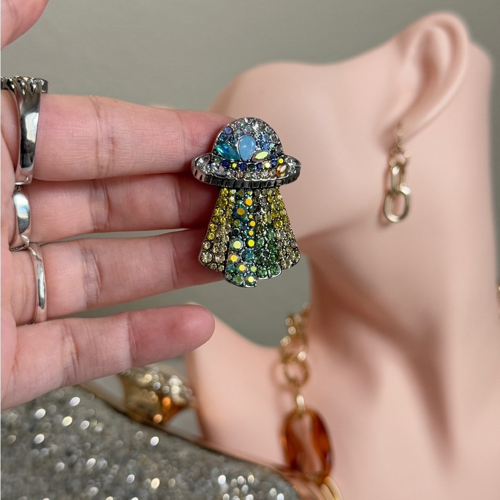 Colorful Crystal UFO Brooch - Picture 3 of 9